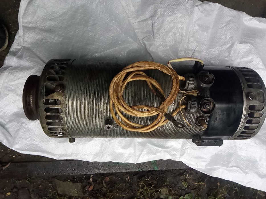 Генератор  Г-732В (28.5В /1.2кВт). Б/У （Белаз）