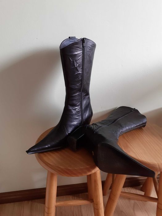 Botas em pele e em camurça Novas