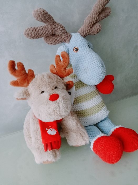 Олень в'язаний ручної роботи