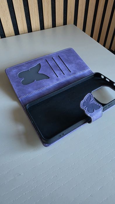 Capa Flip para Xiaomi Redmi 13 – Roxa com Gato e Borboletas