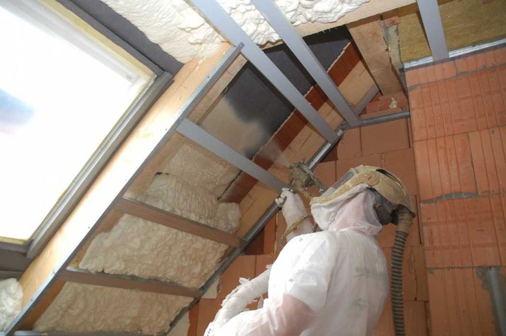 Ocieplanie pianą PUR – profesjonalna izolacja WEŁNA | CELULOZA | PUR