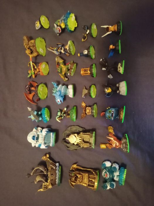 Skylanders bonecos e portais
