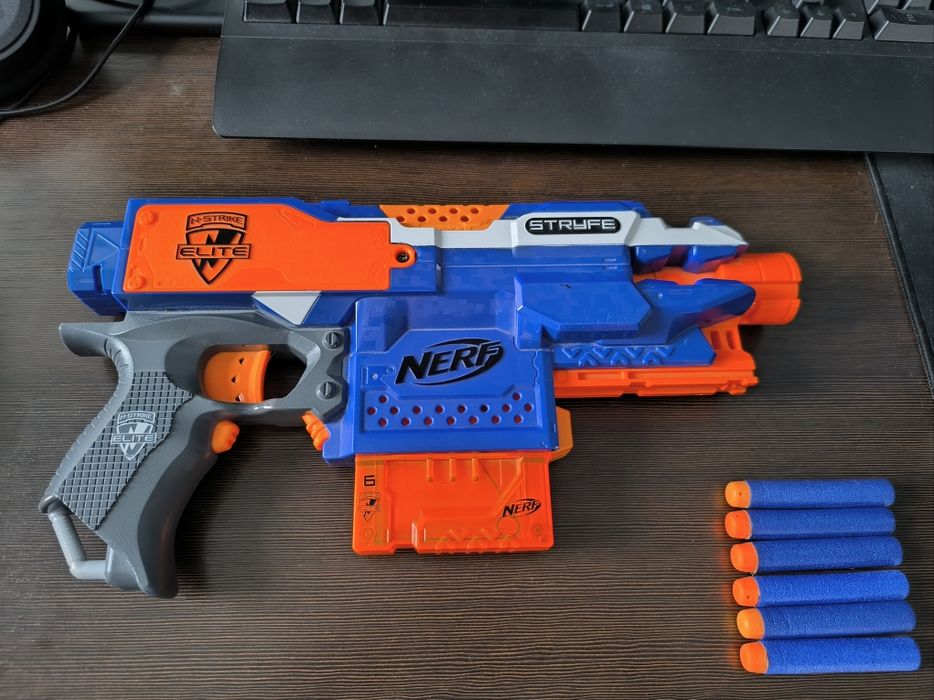 NERF N-Strike Elite Stryfe + 6 strzałek Elite