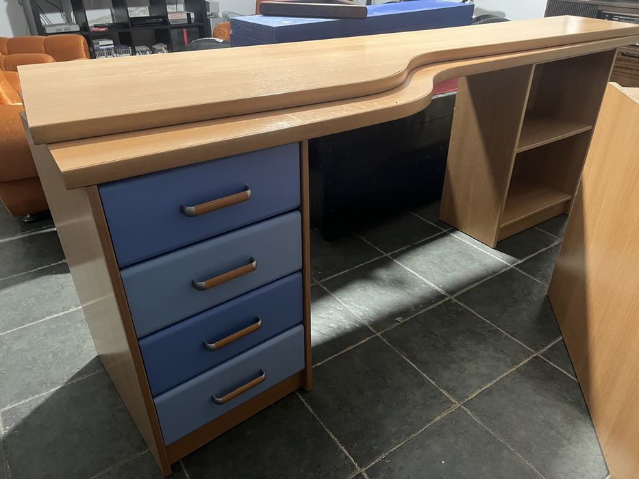 Quarto Completo com 2 Secretárias Modulares – 400€ Neg.