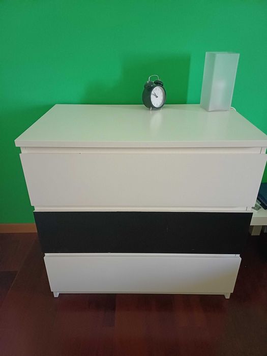 Cómoda malm usada - gaveta pintada