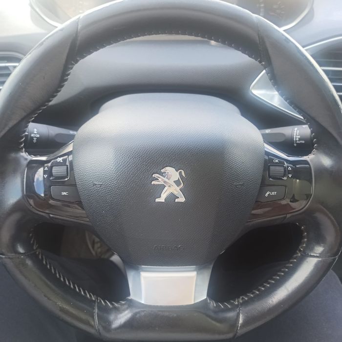 Peugeot 308 SW 1.6 BlueHDi 120cv Active (2015) – Teto Panorâmico e Câm foto 4