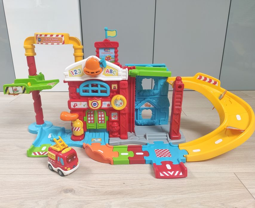 Tut tut autka remiza strażacka Vtech