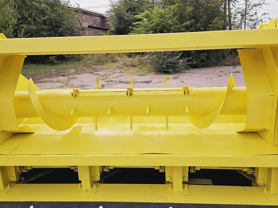 Жатка КМС-4 кукурудзяна під New Holland