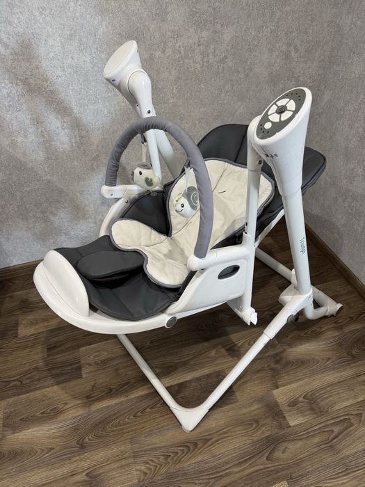 Carello Triumph гойдалка для немовляти, стільчик для годування