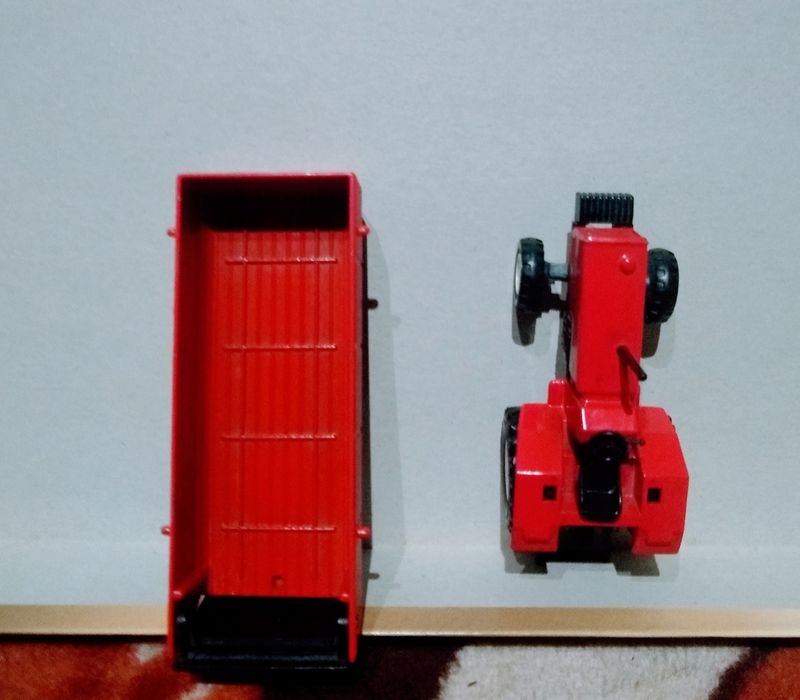 Siku Super Series 2227 Massey-Ferguson 3080 Traktor i Przyczepa
