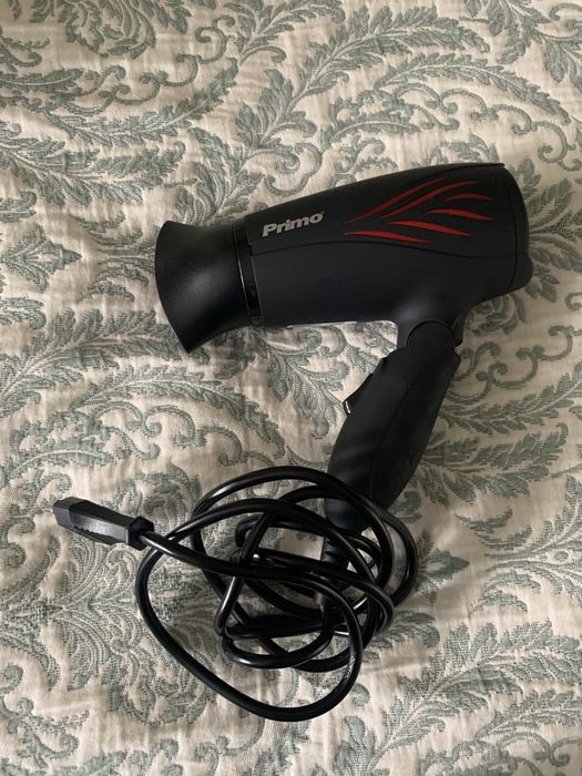 Продам фен якісний, зручний у використанні, ручка складається