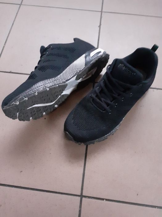 Buty rozmiar 44 lekkie przewiewne