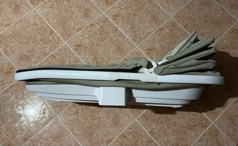 Alcofa compacta para Quinny com capa de chuva