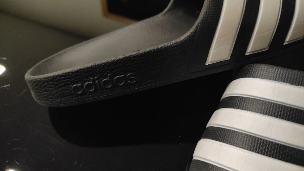 Chinelos Adidas tamanho 35