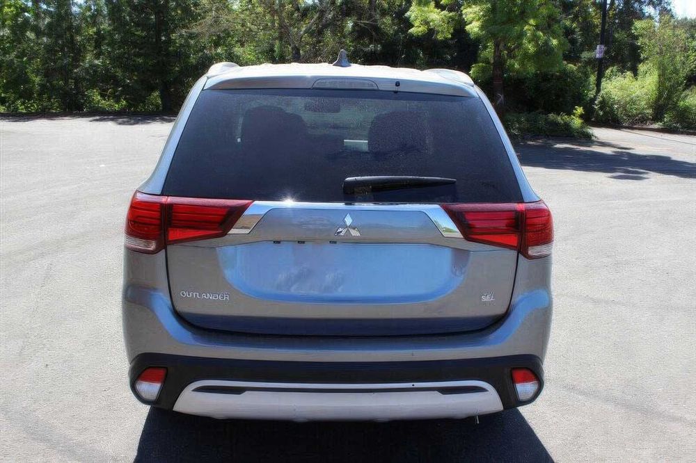 Mitsubishi Outlander SEL      2020