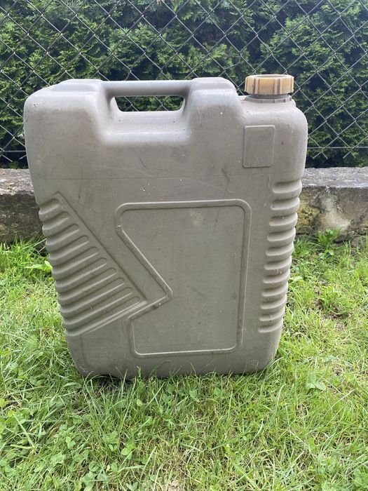 Sprzedam karnister 30 litrowy