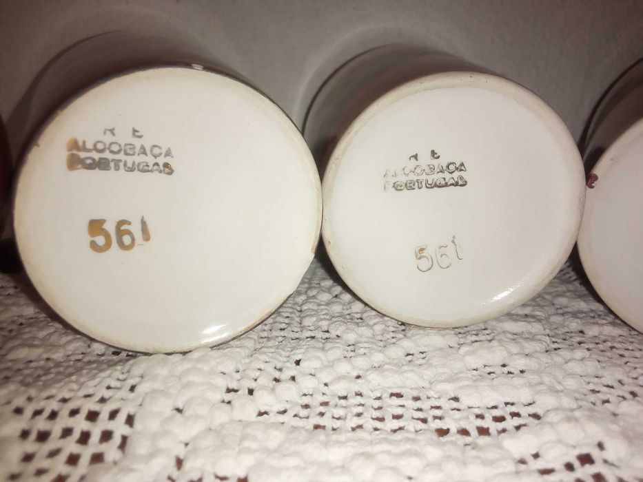Copos em loiça de Alcobaça, usados
