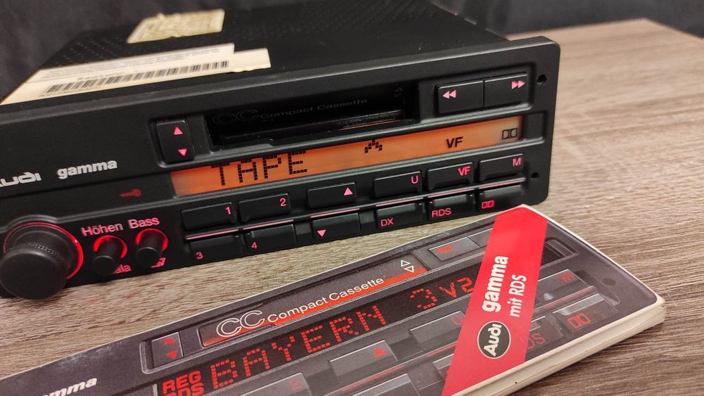 Idealne radio Audi GAMMA CC 80 100 coupe 90 A4 B3 B4 19cm oldtimer