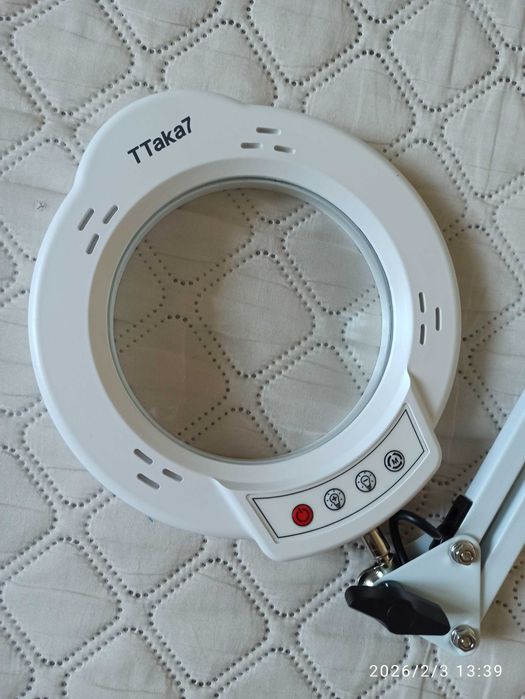 Лампа лупа светодиодная на струбцине.