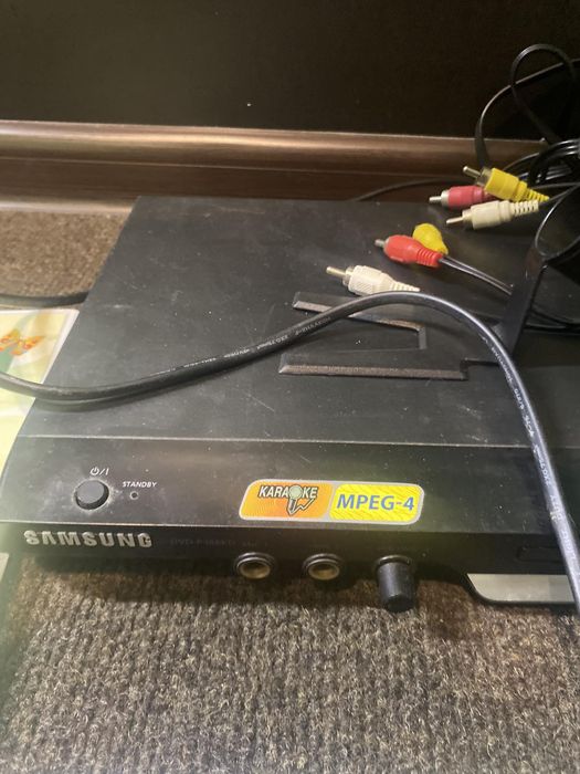 Продам DVD плеєр з караоке.