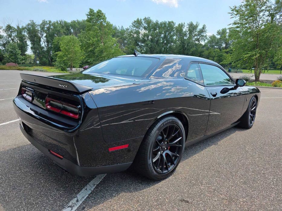 Dodge Challenger SRT Hellcat      2016