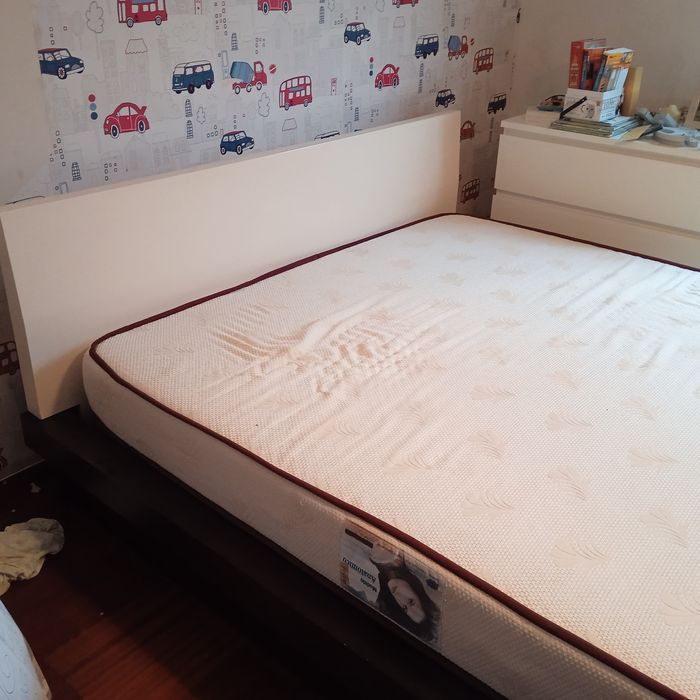 Cama de casal com colchão