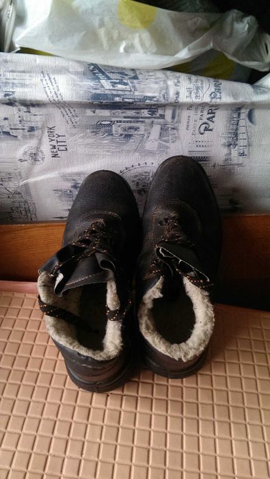 Мужские зимние супер прочные ботинки 44-го размера в хорошем состоянии