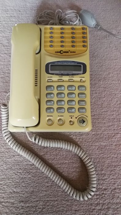 Telefon stacjonarny.