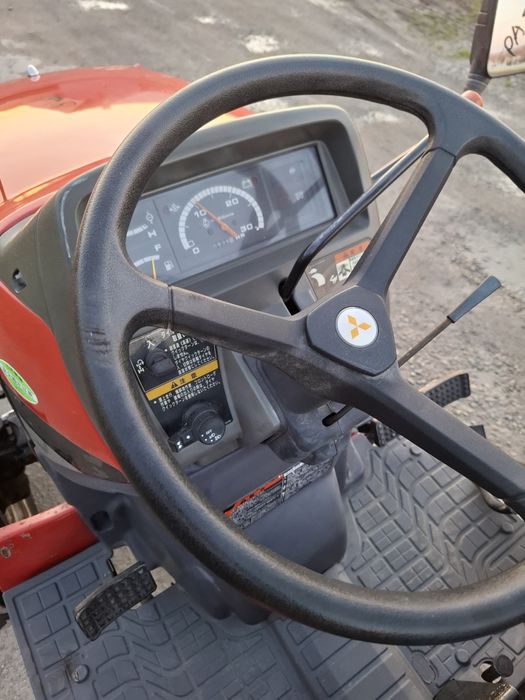 Traktorek japoński 4x4 Mitsubishi MT 201 z pługiem do śniegu  rewers