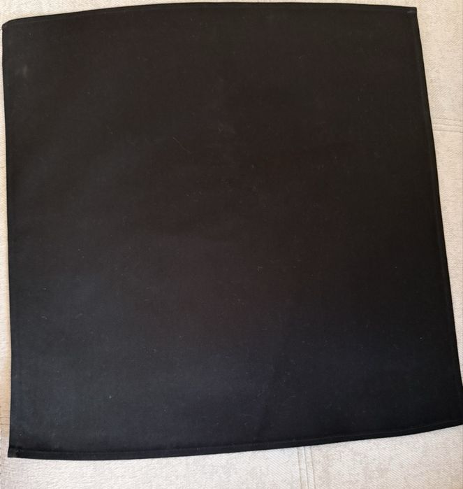 Materialowe czarne serwetki duże  45/45 10 szt