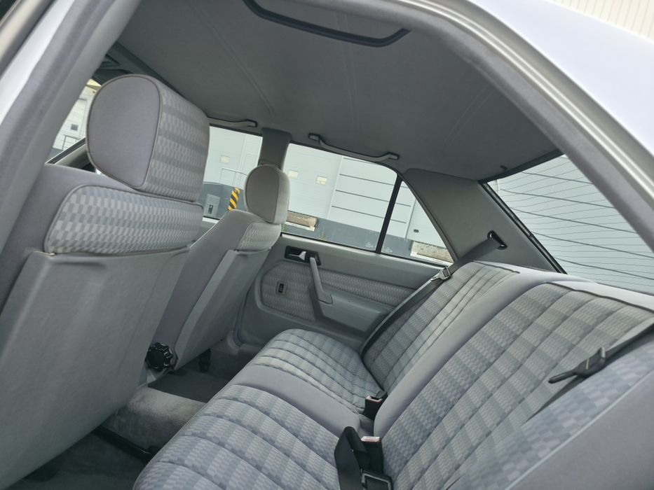 Mercedes Benz 190D 2.5 impecável