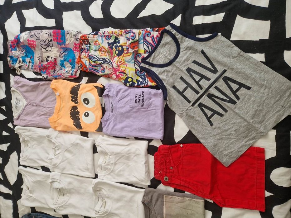 T-shirt e  calcoes 5/6 anos