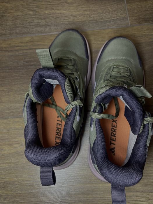 Нові жіночі оригінальні напів кросівки Adidas Terrex Anylander Mid Rain.Rdy Olive Strata/Silver Dawn/Amber(розмір 38)