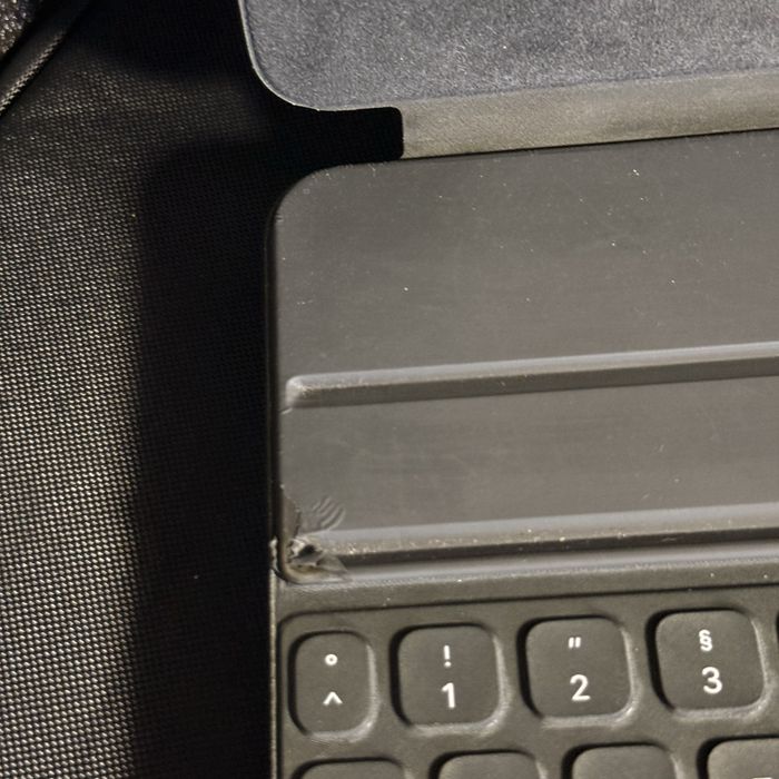 Продаю оригинальный Apple iPad Smart Keyboard Folio для iPad Air и iPad Pro 11