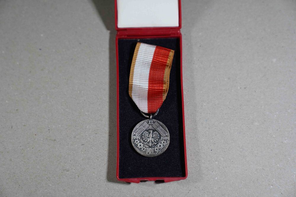 Medal z PRL Walka Praca Socjalizm