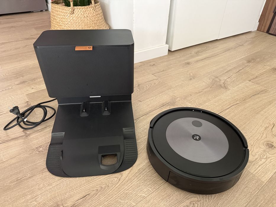Robot aspirador inteligente  Roomba J7 - com estação esvaziamento