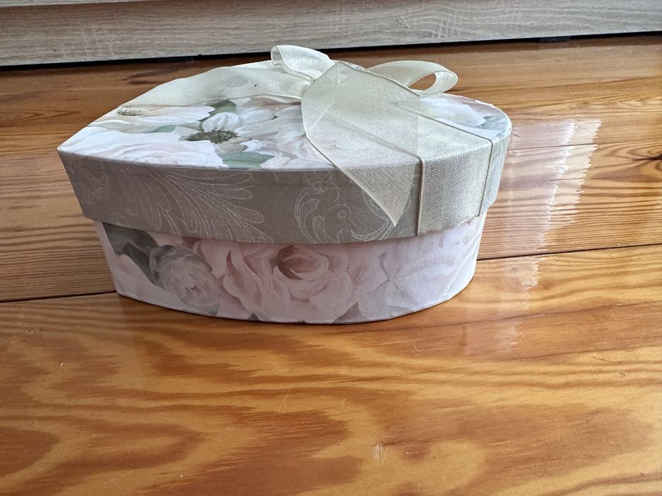 Pudełko w kształcie serca na biżuterię i drobiazgi