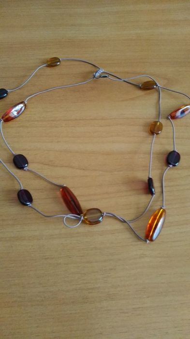 Продам колье,бусы.