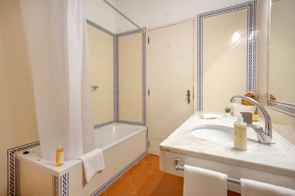 Lavatório cerâmico usado – de encastrar e sem ser de encastre