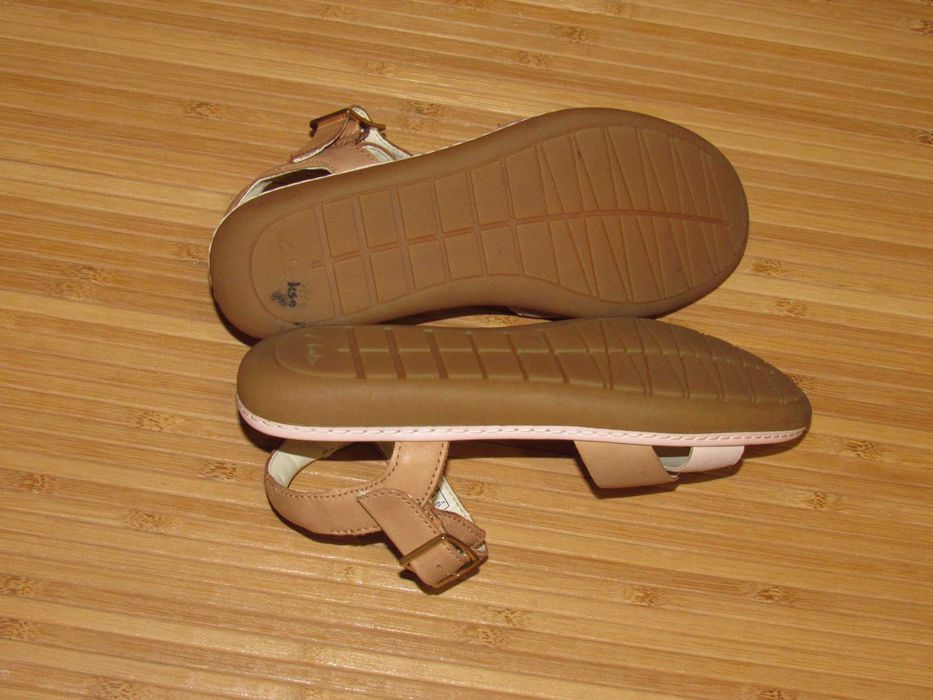 Босоніжки шкіряні Clarks Skylark Pure K; EUR - 32