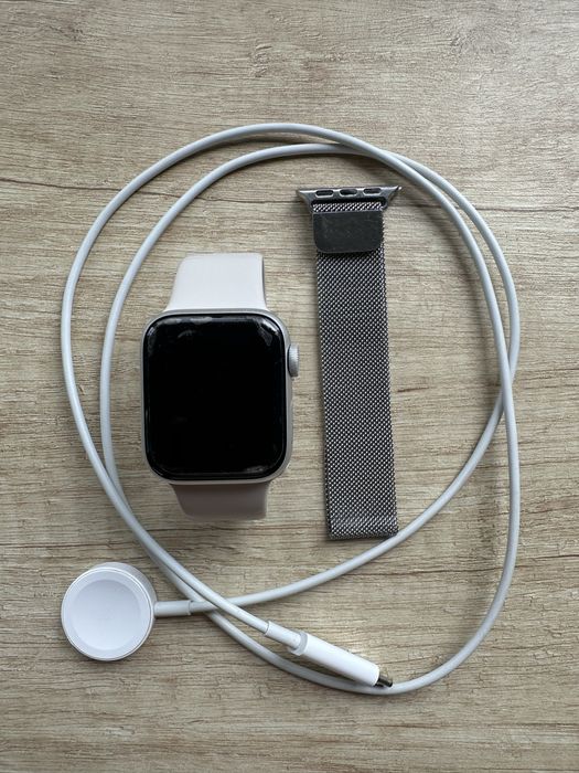 Смарт-годинник Apple Watch SE