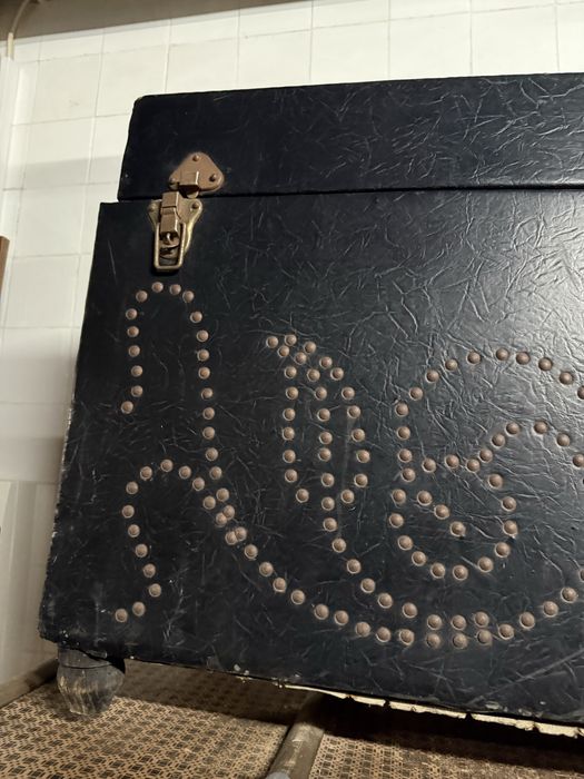 Baú vintage antigo decorativo em madeira e metal – 30€