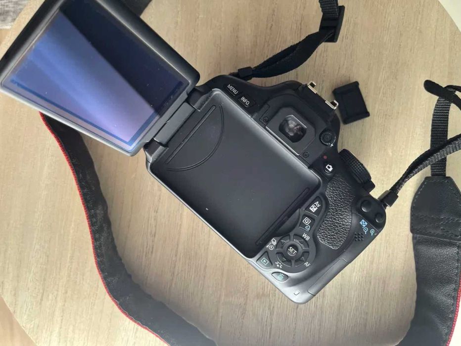 Kit Canon 600D + objetiva EF 18-55mm c/ mala e acessórios