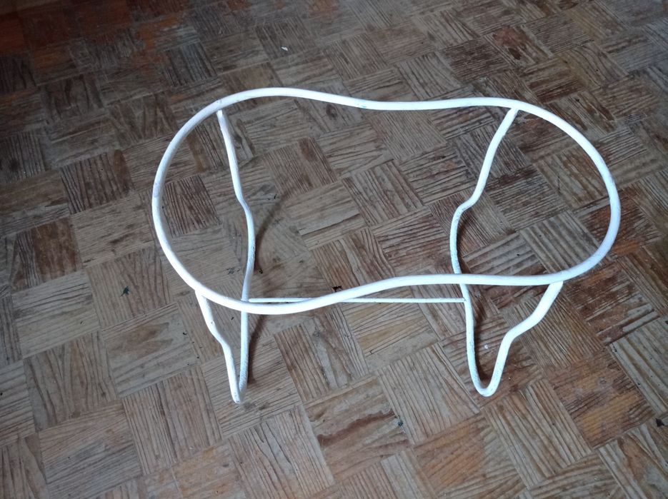 Armação em ferro para bidé antigo