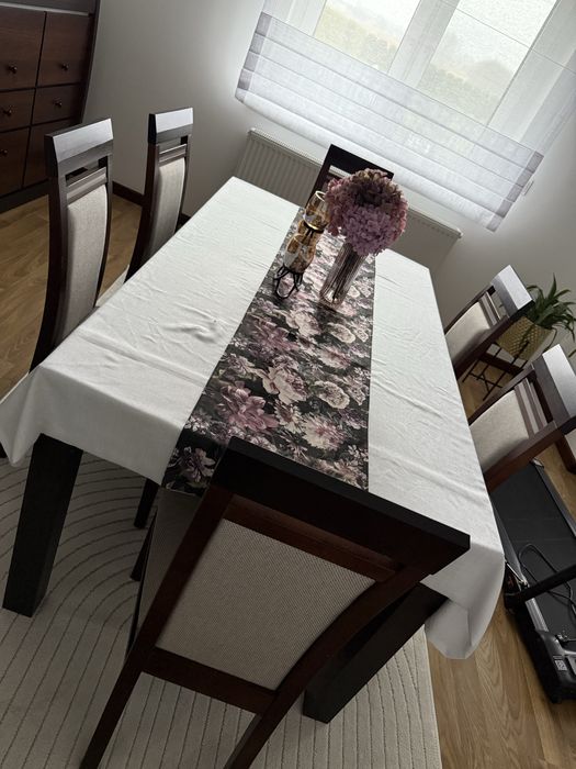 Krzesła solidne do salonu .