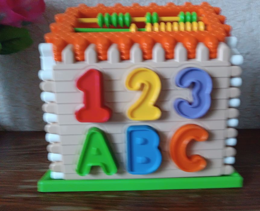 Развивающая игрушка - сортер