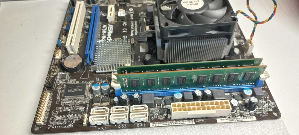 ASRock A75M-HVS+ AMD Athlon II X4 641Quad-Core+BOX+4Gb DDR3 sFM1