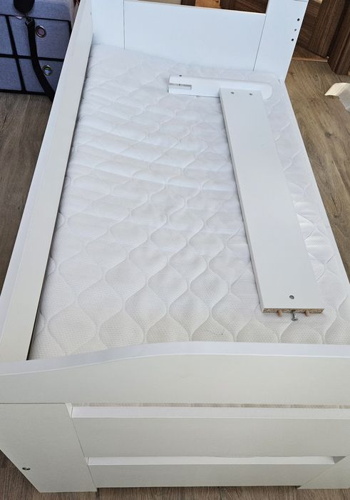 Łóżko dziecięce 140x70 materc, dodatkowa barierka stelaż