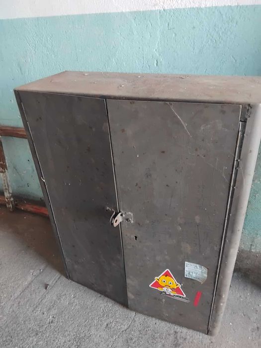 Szafka metalowa wisząca do garażu lub warsztatu prl