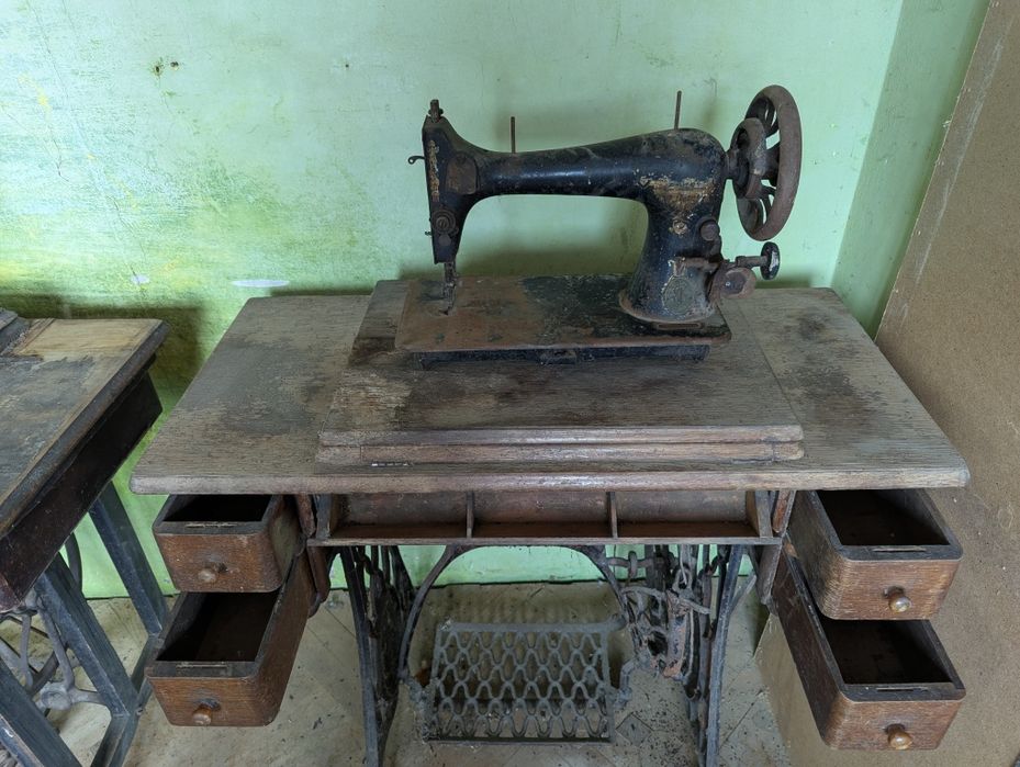 Швейна машина Singer